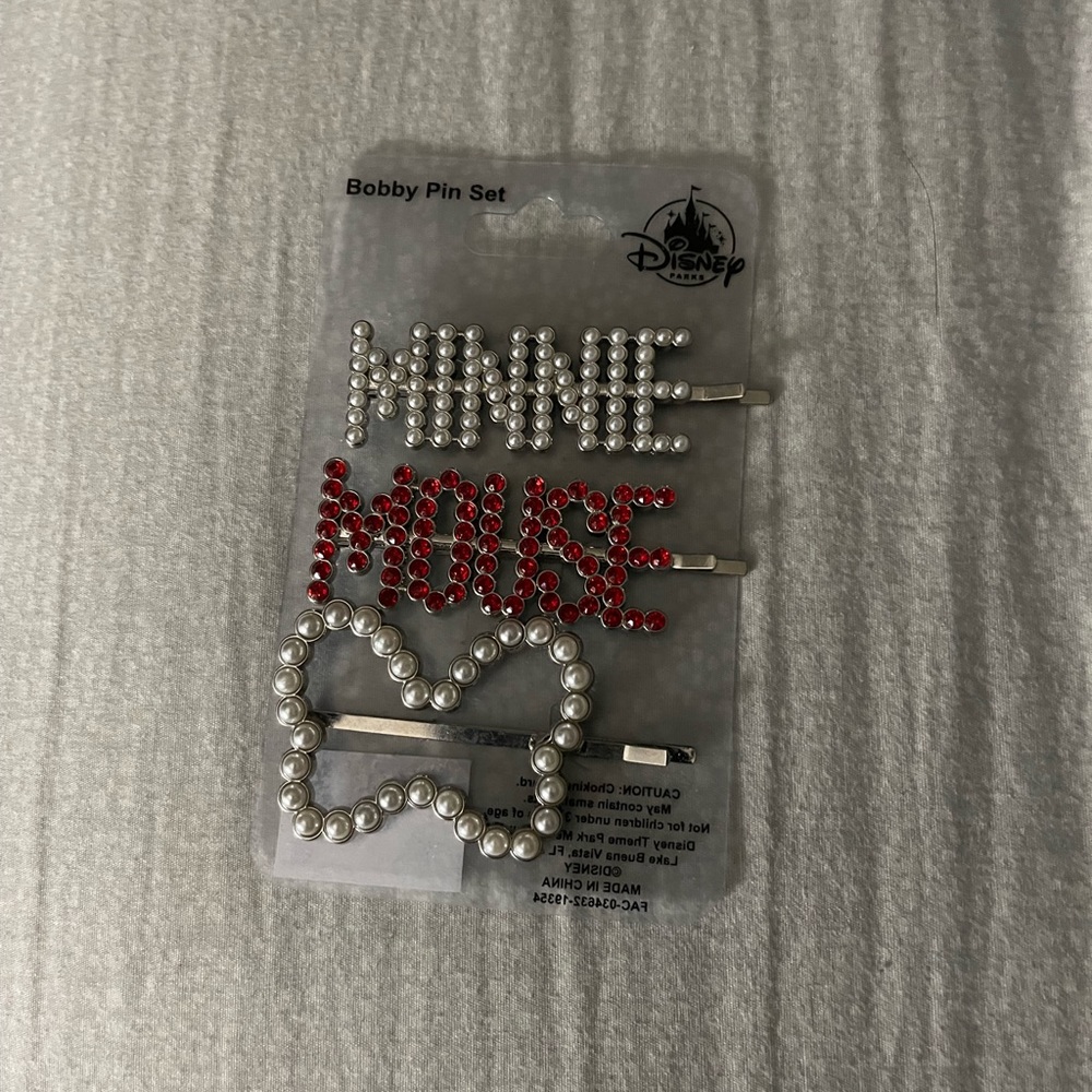 Minnie Mouse hair clips